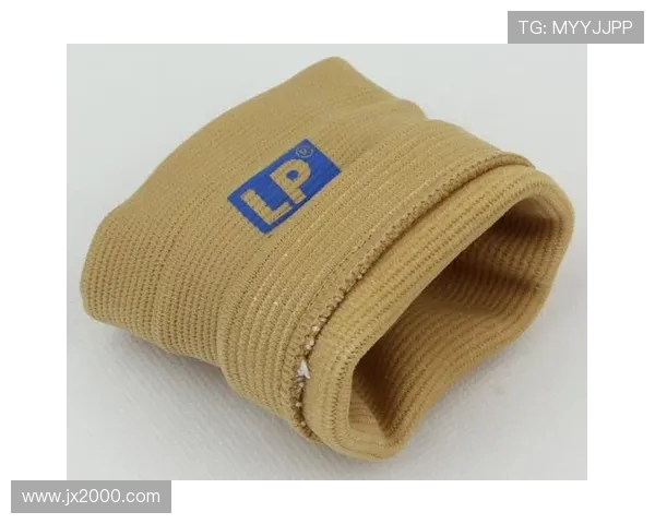 足球装备选购指南：如何选择适合你的护腕并提升比赛表现