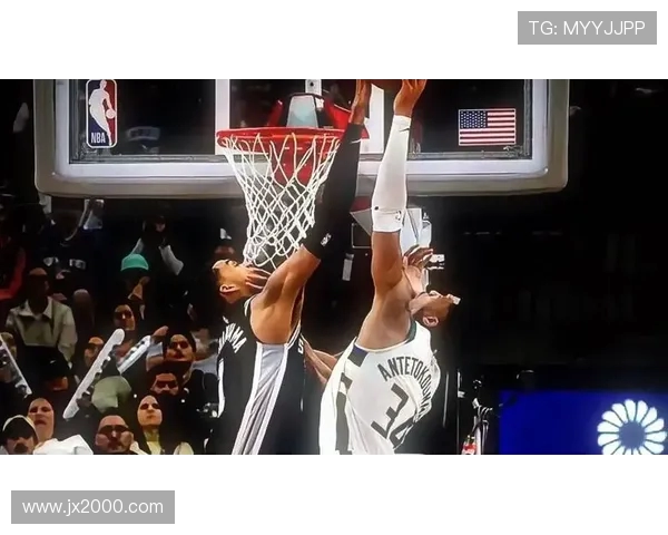 文班亚马首场比赛表现亮眼5次盖帽与字母哥隔扣引发热议