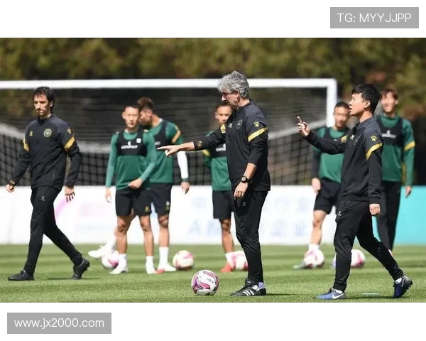 河南建业与辽足激战正酣谁将成为本赛季的黑马球队 河南建业与辽足激战正酣谁将成为本赛季的黑马球队