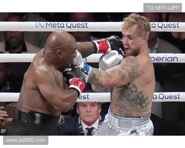 泰森与小罗伊琼斯称重现场火药味十足备战传奇对决引发拳迷热议