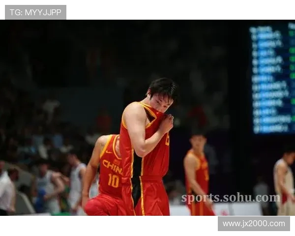 男篮红队激战香港队全力争胜展现实力与团队精神 男篮红队激战香港队全力争胜展现实力与团队精神